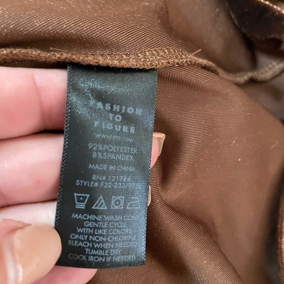 FASHION to Figure Tyana Velvet Drapes Dress 3X Brown - Picture 8 of 9